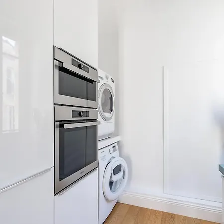 Le 37 - Hypercenter & Modern * Дижон